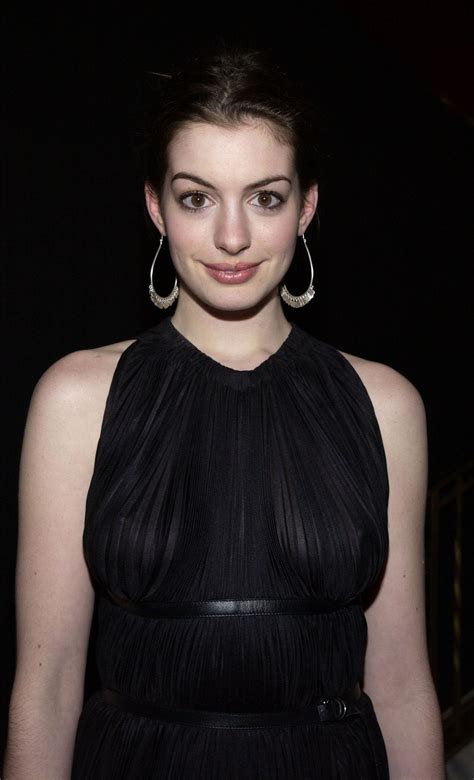 Anne Hathaway nsfw